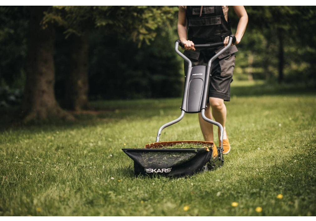 Fiskars StaySharp Grass Catcher, Capacity: 18 litres,